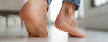 This entity, which can be subdivided into 3 groups including subgroups, predominantly begins during childhood and progresses slowly. Diabetischer Fuss Focus Arztsuche