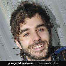 Jessica has not disclosed any info regarding her parents, so we don't know anything about her father or her mother. Alex Nevsky Chanteur Taille Age Origine Wikipedia Instagram Twitter