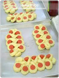 Banyak Teman Teman Yang Tanya Bagaimana Caranya Membentuk Si Caterpillar Bread Yang Saya Buat Untuk Pr Lb 10 Kemar Rotis Resep Makanan Penutup Dekorasi Makanan