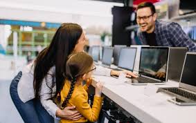 Entre telas e balcões, a busca por acolhimento no varejo