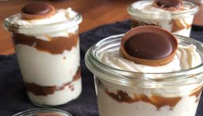Dazu lasst ihr das topping weg, lasst die kuchen nach dem backen auf zimmertemperatur abkühlen, dann verschliessen. Toffifee Cheesecake Im Glas Thermiqueen