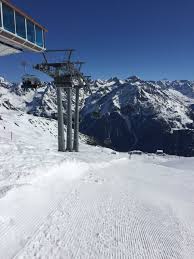 Sölden'in buhar banyosu ve kızılötesi kabin içeren halka açık kapalı havuzu haziran ayından kasım ayına kadar ücretsiz kullanılabilir. Giggijoch Twitter Search