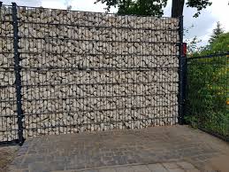 Mauer und zäune rahmen das grundstück und dienen als eine barriere für kinder, haustiere, aber auch als praktischer sichtschutz. Fischer Garten Und Landschaftsbau Gabione Zur Abtrennung Mullplatz Facebook