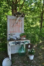 Gartendeko Alte Tur Steht Im Garten Vom Casa Valrea Ferienhaus Am Fluss In Italien Garten Deko Garten Alte Turen