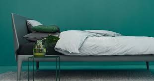 warm grey onze auping essential is voorzien van een poedercoating in jouw lievelingskleur of die van je partner op de foto zie je het bed mattress concept