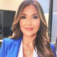 Elizabeth Campagna's Instagram, Twitter & Facebook