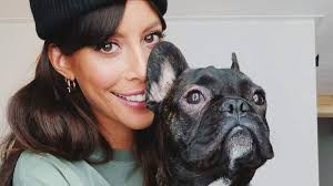 La Septilienne Alexandra Power : du milieu touristique à l'esthétique