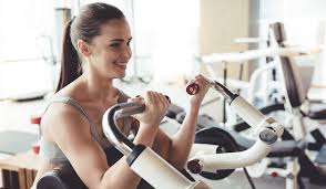 Das bizeps training zuhause ohne geräte gestaltet sich gar nicht so leicht. Wie Trainiert Man Richtig Mit Der Bizepsmaschine Tipps Zum Training Mit Bizepsmaschine