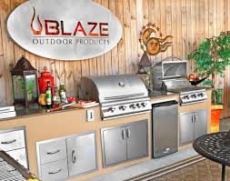 Learn how to plan for an outdoor kitchen and then read all about designing an with an outdoor kitchen setup, you and your guests can prepare and enjoy meals and drinks without having to go inside. Doors Drawers And More Tips For Designing An Outdoor Kitchen With Proper Storage Blaze Grills