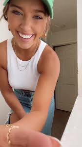 Little OOTD before I head to the airport 💚✈️ #OOTD #travel #homebound