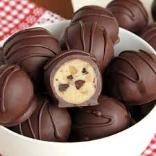 Le Fudge Au Chocolat Le Plus Rapide A Faire Pret En 3 Minutes Recipe Desserts Chocolate Chip Cookie Dough Truffles Chocolate Chip Cookies