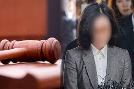 조국, 반년 만에 '감찰무마·자녀 입시비리' 재판 출석조국 더 겸허한 자세로…성실하게 소명하겠다'입시비리 혐의' 조국·정경심 재판 반년 만에. íŒê²° ìžë…€ ìž…ì‹œë¹„ë¦¬ ì˜í˜¹ ëª¨ë' ìœ ì£„ ì •ê²½ì‹¬ ì§•ì—­ 4ë…„ ë²•ì •êµ¬ì†