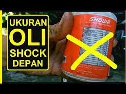 Karena sudah berumur 8 tahun dan menempuh 65ribu kilometer, maka viskositas atau kekentalan olinya sudah berkurang. Takaran Isi Oli Shock Depan Untuk Semua Matic Dan Bebek Youtube