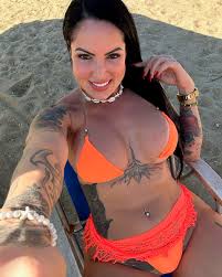 De realizar contenido erótico a cumplir su sueño en el fútbol: la historia  de Elisa Sanches que dejó el cine para adultos para ser árbitra - Infobae