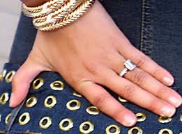 Jennifer lopez and ben affleck were caught getting cozy during a secret getaway in montana over mother's day weekend. Rings Daily Auf Twitter The Former New York Yankees Star Proposed To J Lo On March 9 2019 With This 15 Carat Emerald Cut Diamond Engagement Ring Estimated To Be Worth Between 1 Million And