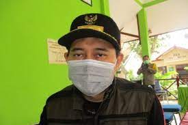 Foto penampakan bupati nganjuk, novi rahman hidayat (kiri) saat terjaring ott kpk @fotodetik. Ditangkap Kpk Bupati Nganjuk Jalani Pemeriksaan Intensif Medcom Id