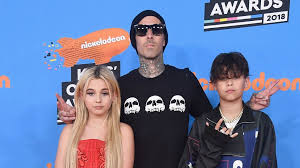 Travis barker news, gossip, photos of travis barker, biography, travis barker girlfriend list 2016. Echosmith Star 20 Machte Travis Barkers Tochter 13 An Promiflash De