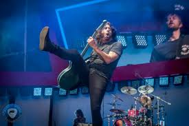 F5 c# just waiting on a war for this and that. Foo Fighters Share New Single Waiting On A War