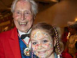 Karneval 2024: Blinde ertasten Dreigestirn