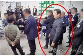 그러나 언니와의 나이 차이에도 불구하고, 연령 검증 시스템 절차는 어느 단계에서도 둘을 구분하지 못했다. C4f4l7ps5qff4m