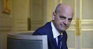 « on ne change pas… on met juste les costumes d'autres sur soi » affirme en chanson céline dion. Blanquer Devoile Les Mesures Pour La Prochaine Rentree Scolaire