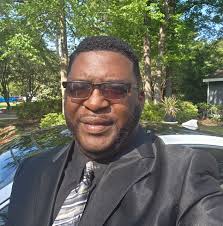 The Gold Tone LS-6 evokes the iconic 1950s Oahu Tonemaster, offering  classic lap steel tone with modern playability. Set up for open D (DADF#AD)  and available in left-handed models. 🎶 Played by