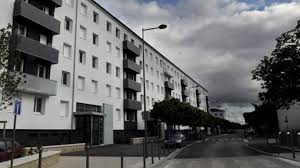 Se venger de son voisin du dessus. Expedition Punitive A Niort Le Voisin Bruyant Corrige