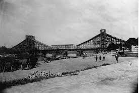 Loschwitz bridge (loschwitzer brücke) is a cantilever truss bridge over the river elbe in dresden the capital of saxony in germany. Dresden Lese Blaues Wunder