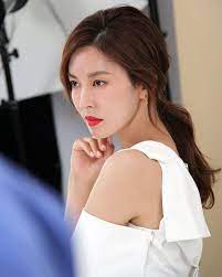 As of 2005 she performed tsui hark's seven swords. I M Chic Cf Shooting Kim So Yeon ê¹€ì†Œì—° Kimsoyeon ë°°ìš° Actor Actress Beautiful Gorgeous Charm Chic Makeup Imchic Shooting