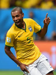 Pretty wife of brazilian soccer player fernando luis roza who we all know simply as fernandinho, the midfielder for manchester city and the brazil national team. Brasil Football Fernandinho Cdm Fernando Luiz Facebook