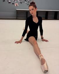 I'm obsessed 🖤 @juledancewear