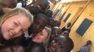 Sara och Isabelle flög till Afrika med över 40 000 kronor för att göra  skillnad