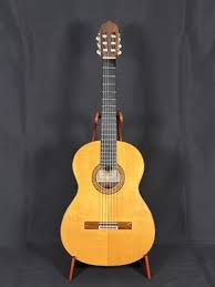 大阪「茨木六弦堂」銘工の手による、丁寧で美しい仕上がりの日本製クラシックギターの取扱い