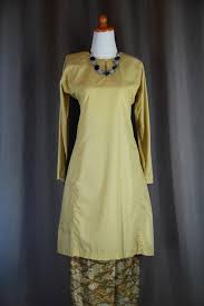 Baju kurung has suddenly risen up the ranks in terms of popularity. Baju Kurung Tradisional
