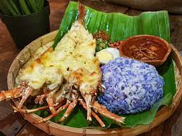 Back when it was first introduced, they came up with a unique way to enjoy. The Influenzas Projek Nasi Lemak Box Esplanade Penang