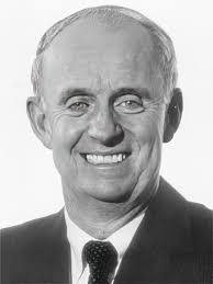 Alexander Maclachlan's Instagram, Twitter & Facebook