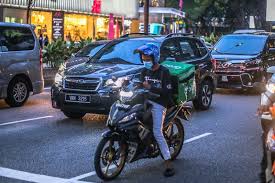 The fact that the shop rented you the bike without asking for your license doesn't mean you don't to ride in malaysia you need an international driving licence. Covid 19 Social Media Users Applaud Injured Food Delivery Rider Who Carries On With Job Despite Accident Asia Newsday