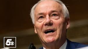 Woman makes 2nd attempt to reunite old family photo with family