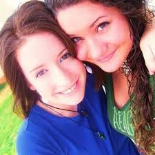 Laura Settle (@Lauralaurabell)