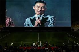 Biopic on malaysia's badminton icon datuk wira lee chong wei. Lee Chong Wei Joins 20k Badminton Fans For World Premiere Of The Lee Chong Wei Film Badmintonplanet Com