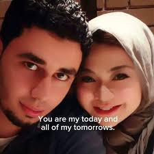 Buti na lang walang nangyari sa kanya. Silica gel po yan, usually makikita  natin sa mga naka pack na products para hindi mag moist or masira agad.  Although most of it ay