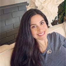 Safia Abbasi's Instagram, Twitter & Facebook