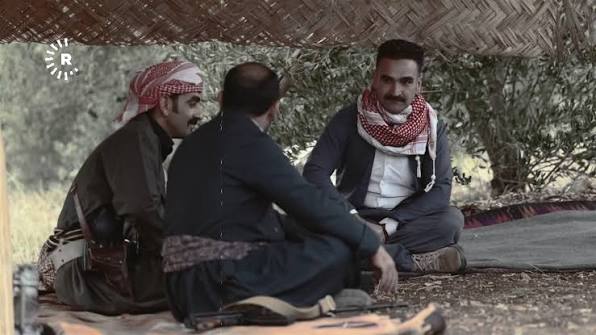 چیرۆکی شەهیدبوونی مەحموود ئێزدی؛ "زیاتر لە هاوڕێکانی دەترسا نەک لە دووژمن".  بزانە 48 کاژێر پێش شەهیدبوونی چی گوتووە؟, بەشێکی بەڵگەفیلمی (مەحموود ئێزدی  . Mehmûd Êzdî) , تەواوی بەڵگەفیلمەکە لە یوتیووبی ...