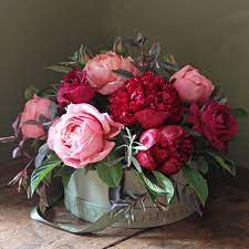 Out Of Stock English Peony Romantic Antique Hat Box Arrangement Flower Arrangements Beautiful Flower Arrangements Flower Company