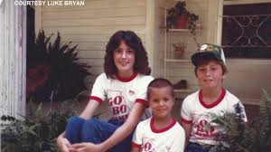 Luke bryan opened up about taking in his nieces and nephew on monday. Luke Bryan Demonstrates How To Overcome Tragedy