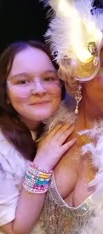 Joining group to discuss Taylor Swift with family member