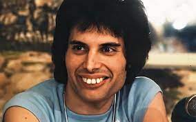 Freddie mercury's jaw size had to be larger than normal to begin with to allow his extra teeth to fit into a normal arch form, he added. The Reason Why Freddie Mercury Never Had Any Work Done On His Teeth Metalhead Zone