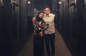 Foto laudya cynthia bella dan engku emran (googl.com) • ikut jejak laudya cynthia bella, wanita ini juga tinggalkan engku emran, ayah aleesya menduda lagi • belum sembuh luka akibat cerai dengan engku emran, laudya cynthia bella bawa kabar duka. Engku Emran Discussed Obedient Women After Divorce From Laudya Cynthia Bella