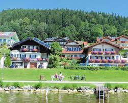 Zu fuß am see entlang. Ferienhaus Edelweiss Ihre Ferienwohnung In Hopfen Am See Dem Vermutlich Schonsten Stadtteil Von Fussen Direkt Am Hopfensee Mit Panoramablick Uber Den See Zu Den Bergen Und Zum Schloss Neuschwanstein