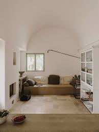 Le Style Mediterraneen Rustique Et Minimaliste Turbulences Deco En 2020 Interieur Maison Minimaliste Maison
